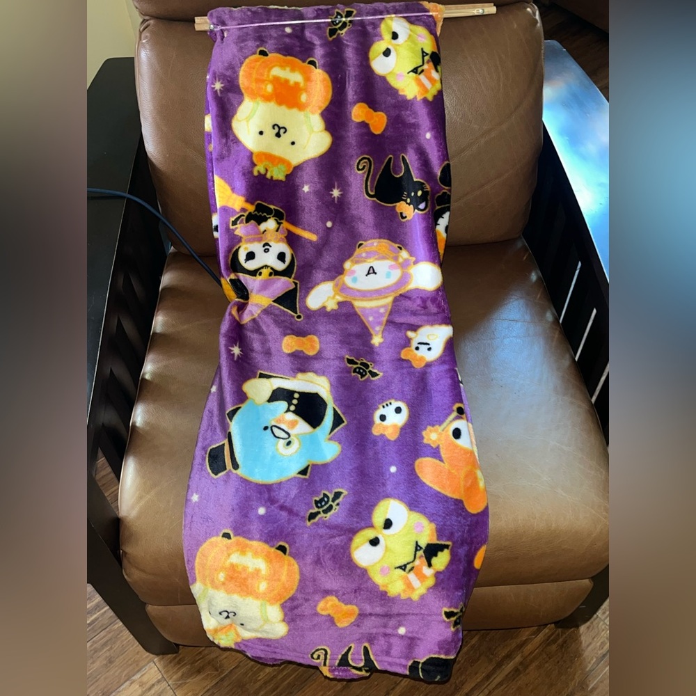 Hello Kitty and Friends Purple Halloween Cloud Throw Blanket 50x70 NO HANGER